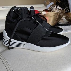 Kendall + Kylie Braydin High top sneakers